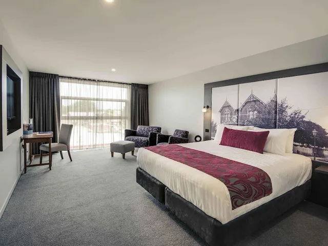 غرفة بريفيليج بسرير كينج، Mercure Warragul 1/7