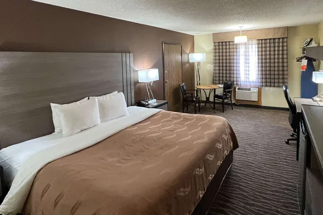 غرفة بسرير كينج، Quality Inn Pagosa Springs 1/2