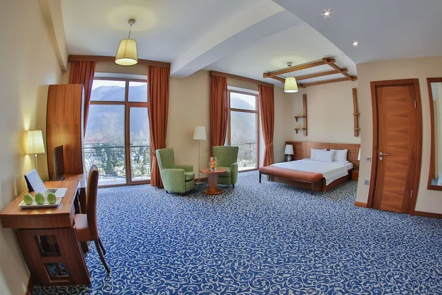 Family, Queen and Twin Beds, Mountain View, El Resort Hotel 3/4