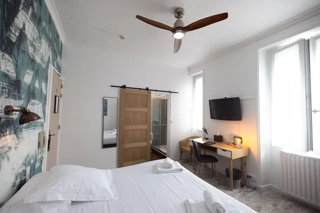 غرفة سوبيريور بسرير كوين، INTER-HOTEL LE SAINT PIERRE 1/5