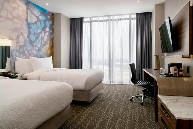 غرفة بسريرين مزدوجين، COURTYARD MEXICO CITY TOREO 1/3