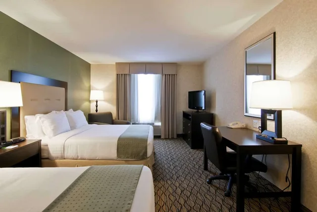 Room, 2 Queen Beds, Clarion Hotel & Conference Centre Sherwood Park 4/6