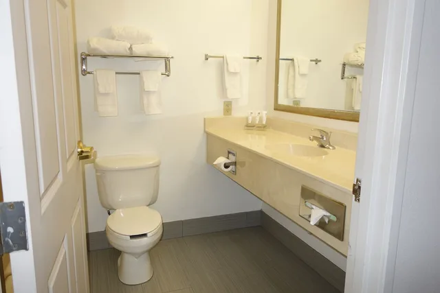 غرفة بريميوم بسريرين كوين، Country Inn Suites By Radisson Round Rock Tx 5/5