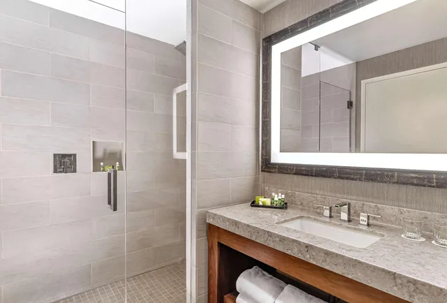 Grand, Suite, The Woodlands Resort, Curio Collection by Hilton 3/4