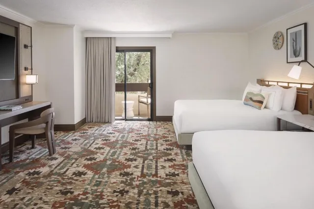 1 Bedroom, King Bed, Parlor, Sofa، The Scottsdale Resort At Mccormick Ranch 2/4