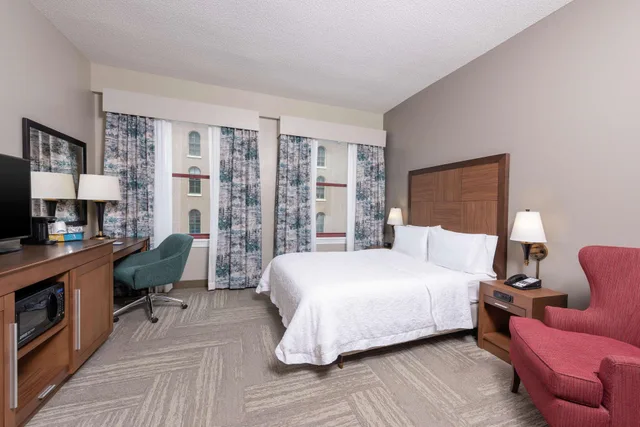 غرفة مفردة بسرير كوين، Hampton Inn Indianapolis Downtown Across From Circle Centre 1/3