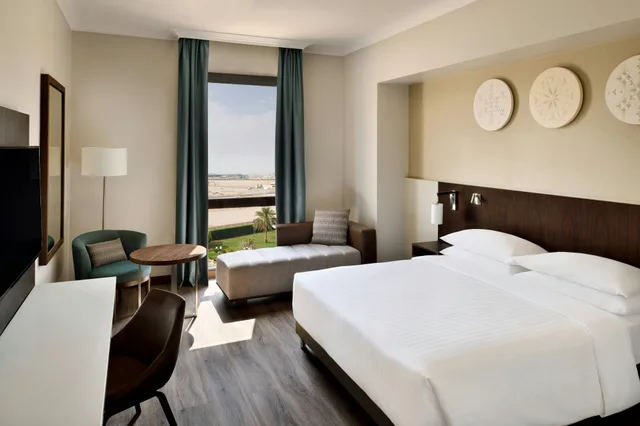 غرفة بسرير كينج، فندق ماريوت مطار الرياض(Riyadh Airport Marriott Hotel) 1/1