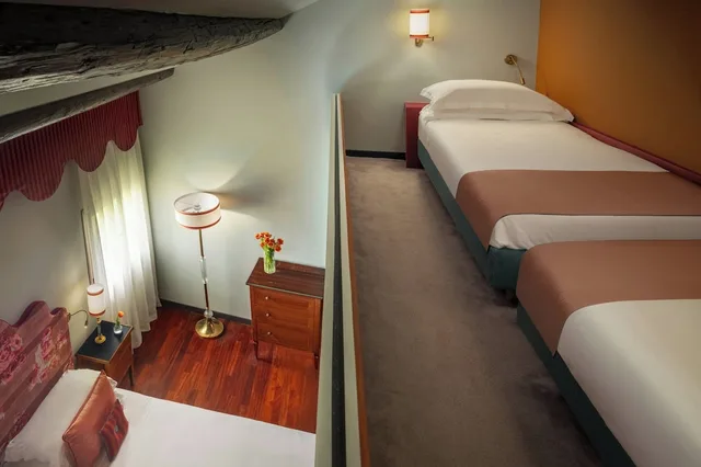 غرفة عائلية بسرير كوين وسريرين منفصلين، Villa Michelangelo Vicenza Starhotels Collezione 4/9