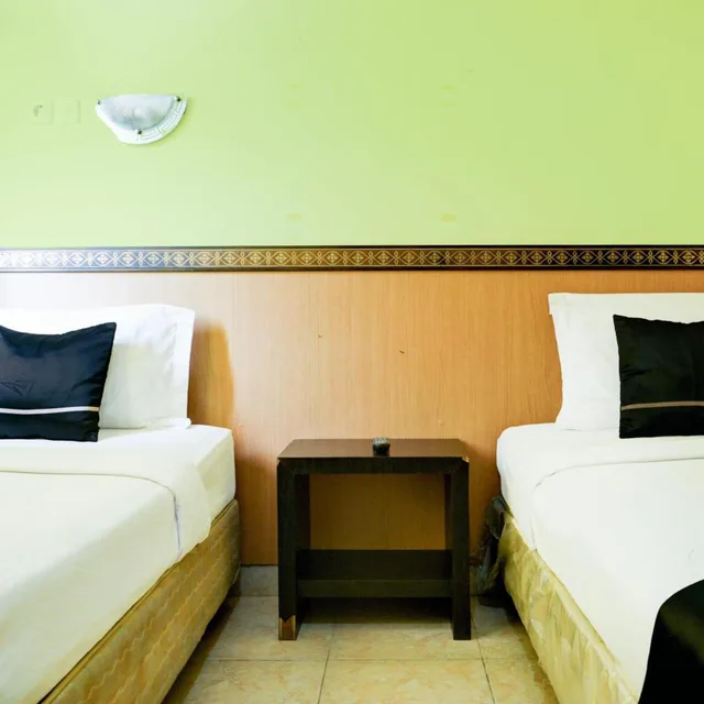 Standard, Twin Beds, OYO 2255 Hotel Aifih 8/9