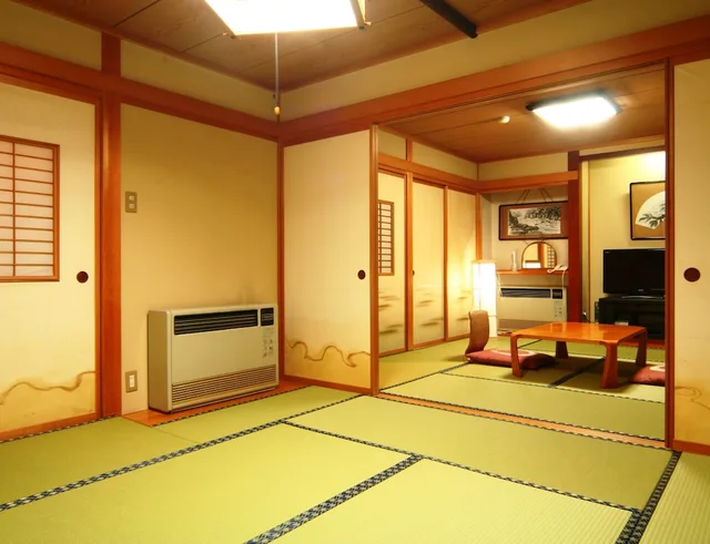 غرفة يابانية كبيرة بفرشتي فوتون بحمام خاص بأرضية تاتامي، Hotel Omodaka 1/1