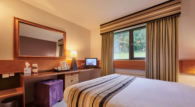 غرفة قياسية مفردة بسرير كوين، Stirling Court Hotel 2/2