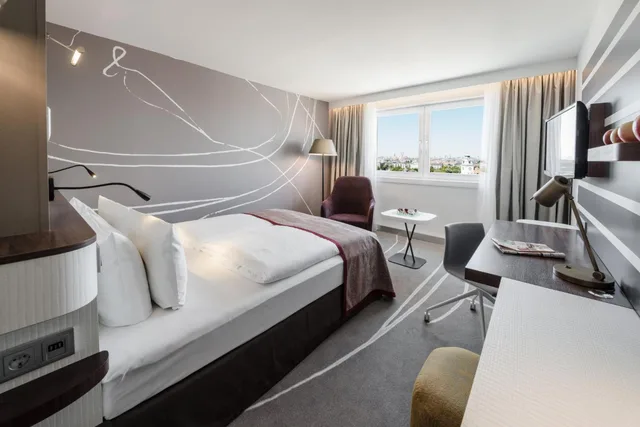 غرفة بريميوم بسرير كينج وسرير كوين بإطلالة على المدينة، Holiday Inn Munich - City Centre 4/8