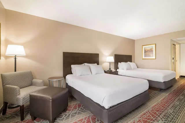 غرفة بسريرين كوين يُسمح فيها بالحيوانات الأليفة، Saranac Lake 3/8
