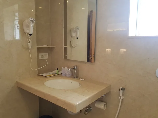 جناح بسرير كوين، ROLAND HOTEL 5/6