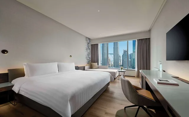 Deluxe, King Bed, Twin Towers View، Traders Hotel Kuala Lumpur 2/7