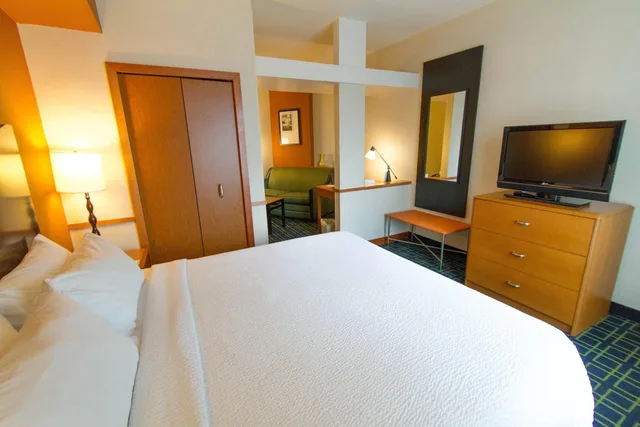 استوديو بسرير كينج مع أريكة بحوض استحمام لذوي الإعاقة، Fairfield Inn & Suites by Marriott Santa Maria 1/7