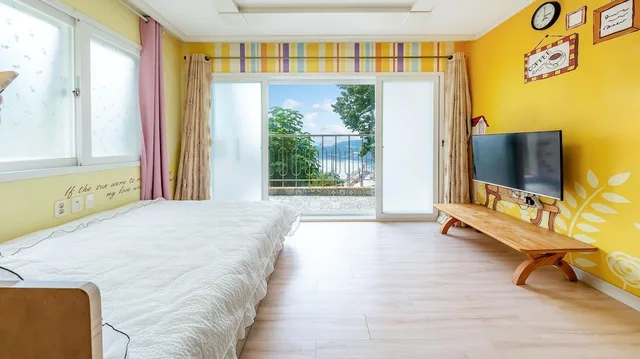 غرفة أساسية بسرير مزدوج بغرفة نوم واحدة، Tongyeong Blue House Pension 1/7