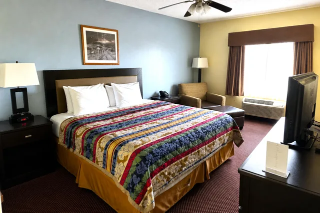 غرفة بسرير كينج للمدخنين، Deerfield Inn & Suites Arkansas Near Blytheville I 55 1/8