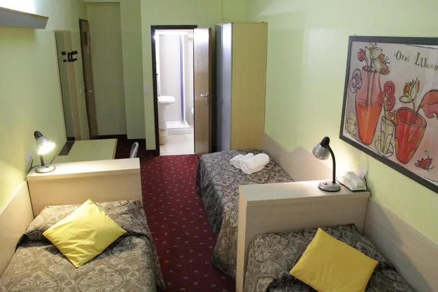 غرفة ثلاثية، Hotel Lugano 10/10