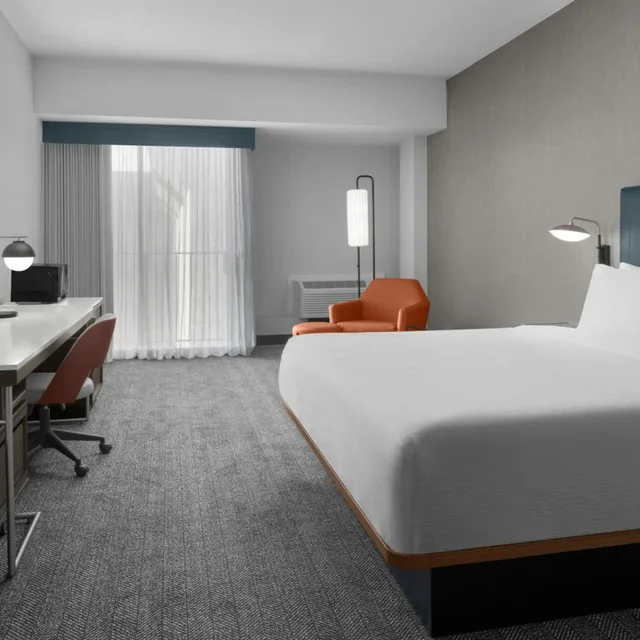 غرفة كبيرة بسرير كينج، Courtyard San Jose Airport 2/6
