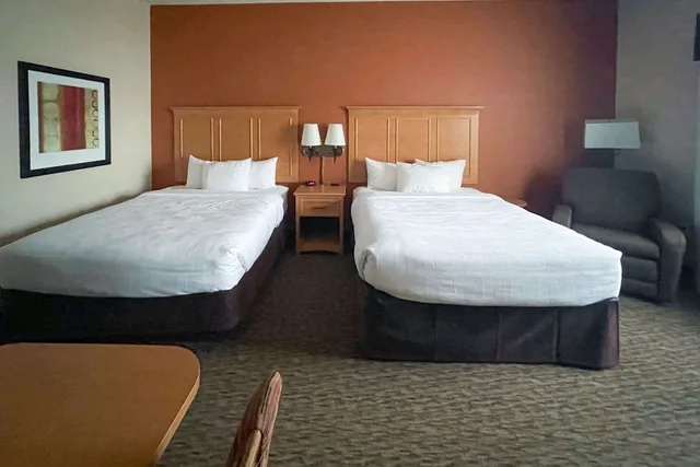 Efficiency, Suite, 2 Queen Beds, Accessible، MainStay Suites Sidney - Medical Center 3/5