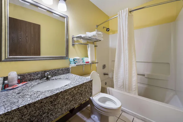 غرفة بسريرين كوين، Econo Lodge Spotsylvania Town Center 6/6