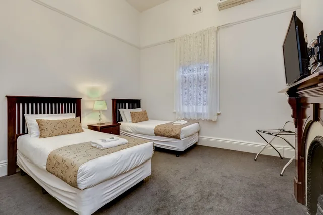 4 Bedrooms, House, 3 Queen Beds، Seymours on Lydiard 3/5