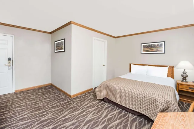 غرفة بسرير كوين للمدخنين، Knights Inn Jacksonville East Morton Ave 1/3