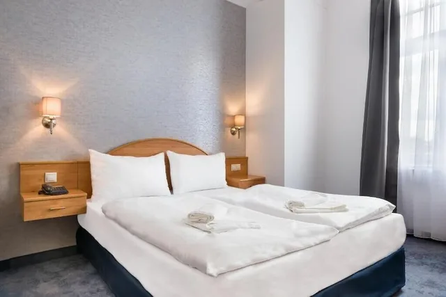غرفة بسرير كوين بشرفة، Hotel Golden Park Budapest 1/1