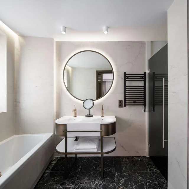 جناح جونيور بشرفة بجاكوزي، Radisson Collection Hotel, Magdalena Plaza Sevilla 2/4