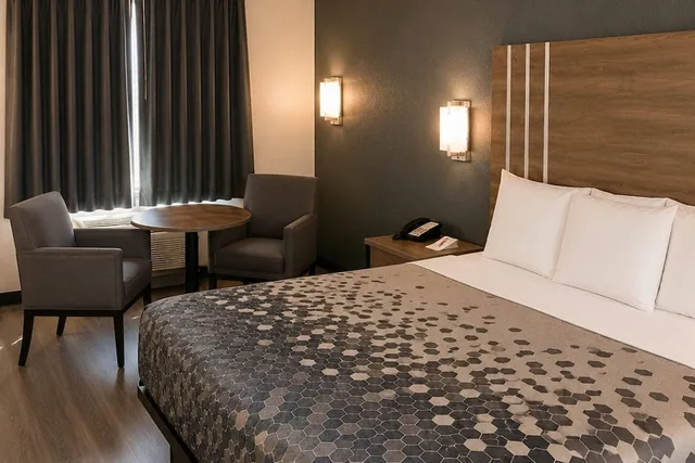 غرفة قياسية بسرير كينج للمدخنين، Econo Lodge Calhoun South 8/8