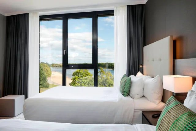 غرفة قياسية بسريرين منفصلين بإطلالة على البحيرة، Courtyard Wolfsburg 3/10