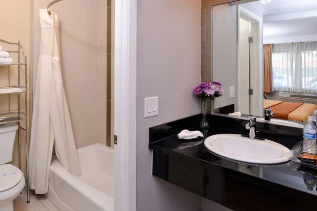 Signature, 2 Double Beds, Highlander Motel 2/2