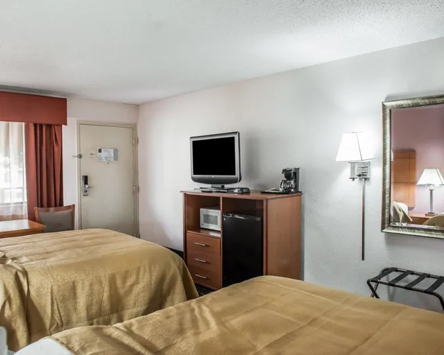 غرفة قياسية بسرير كينج، Quality Inn Marianna 4/4