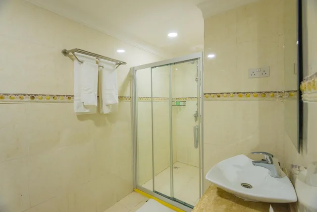 جناح بسرير كينج بإطلالة على البحر بغرفة نوم واحدة، GOLDEN TULIP ZANZIBAR RESORT 9/9