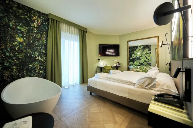 Superior, King Bed, Bath and Shower, Parc Hotel Flora 7/10