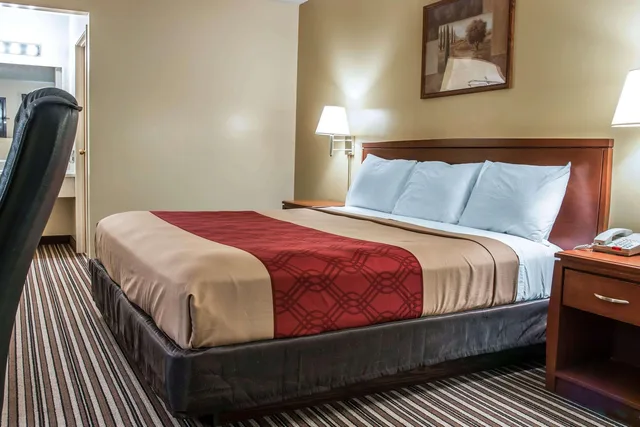غرفة بسرير كينج، Econo Lodge Paw Paw MI 1/4