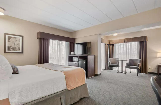 Tower, King Bed, Balcony، Best Western Plus Cairn Croft Hotel 2/7