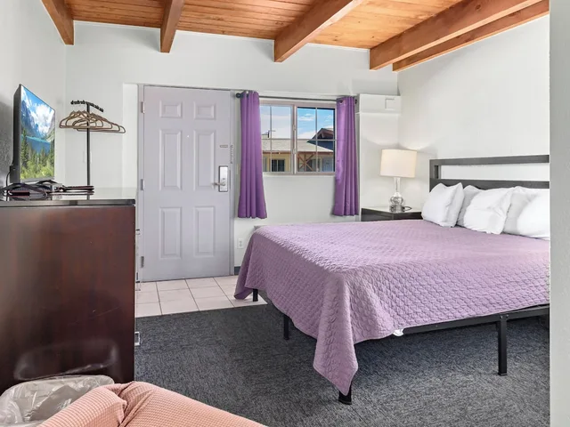غرفة أساسية مفردة بسرير كوين، Americas Best Value Inn 2/3