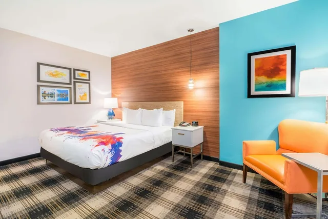 جناح بسرير كينج بغرفة نوم واحدة، La Quinta Inn & Suites by Wyndham Oklahoma City Airport 2/3