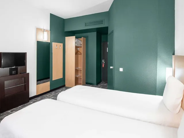 غرفة قياسية بسريرين منفصلين بإطلالة على المدينة، Ibis Astana Hotel 3/10