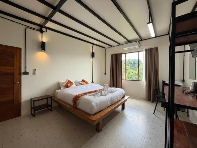 Alt, Junior Suite, King Bed, Sofa، Mountain Blue Cottage 2/10