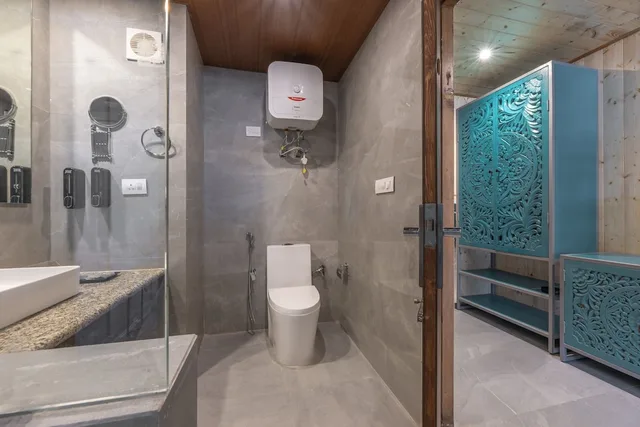Luxury, King Bed, Mountain View, Balcony, Echor Himalayan Heights Luxe Manali 7/8