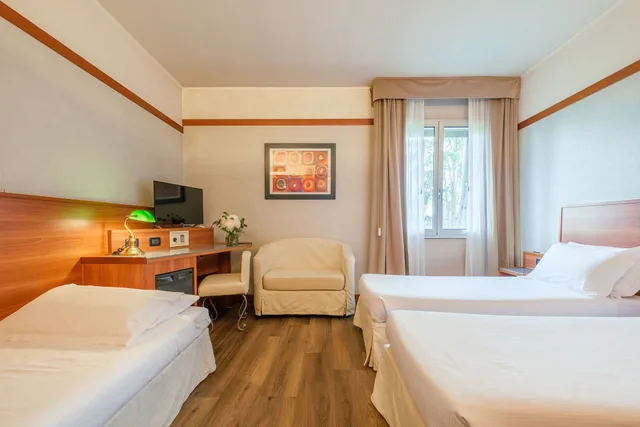 غرفة ثلاثية بسرير كوين وسرير فردي، Shg Hotel Bologna 1/10