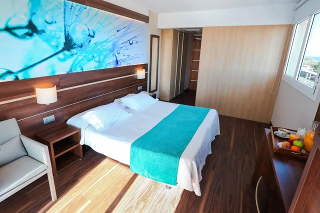 غرفة ديلوكس بسرير مزدوج، Volga Hotel 2/4