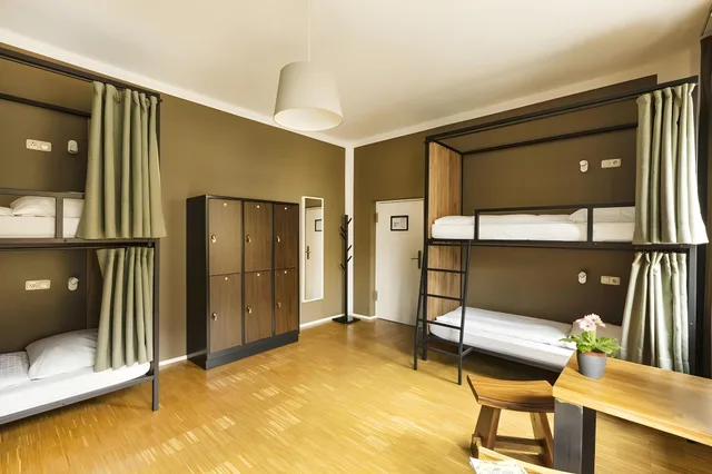 سكن مشترك مختلط بثمانية أسرّة، Five Reasons Hotel and Hostel 1/1