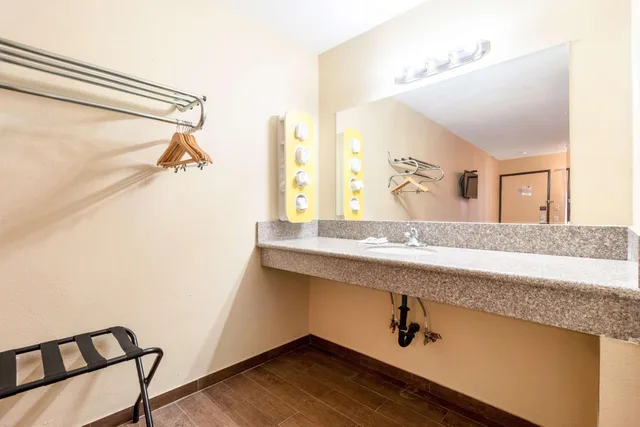 غرفة بسرير مزدوج لذوي الإعاقة، Motel6 Blythe, CA - South 9/9