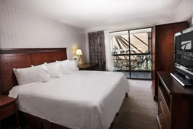 Interior, Water, Family, 2 Queen Beds, Falls View، Clifton Victoria Inn At the Falls 2/5