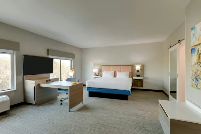 استوديو تنفيذي بسرير كينج، Hampton Inn & Suites Weatherford 2/4