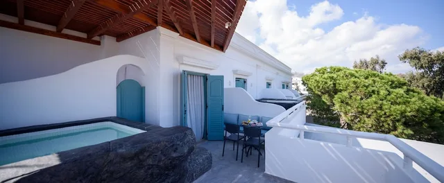 غرفة سوبيريور بسرير كوين مع أريكة بحوض جاكوزي، Hotel Armonia 4/5